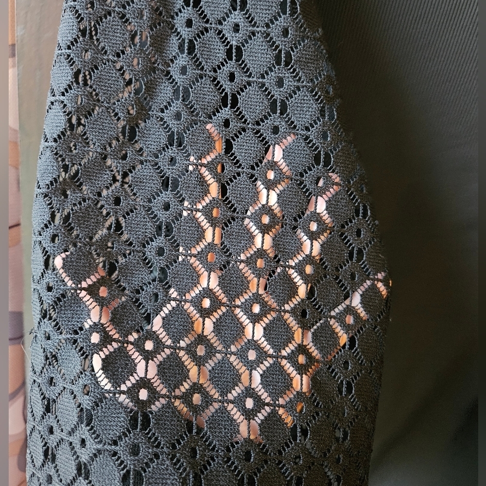 SHEIN Black Curve Top - Picture 2 of 5
